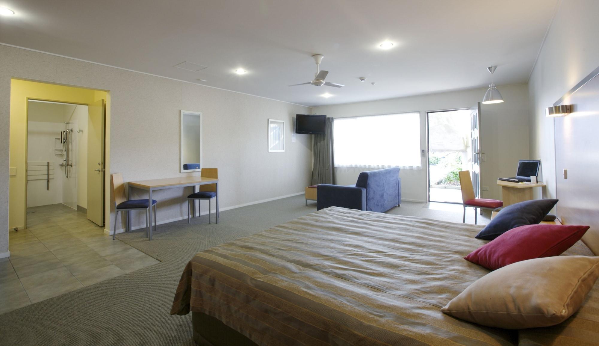 Landmark Manor Motel 4*