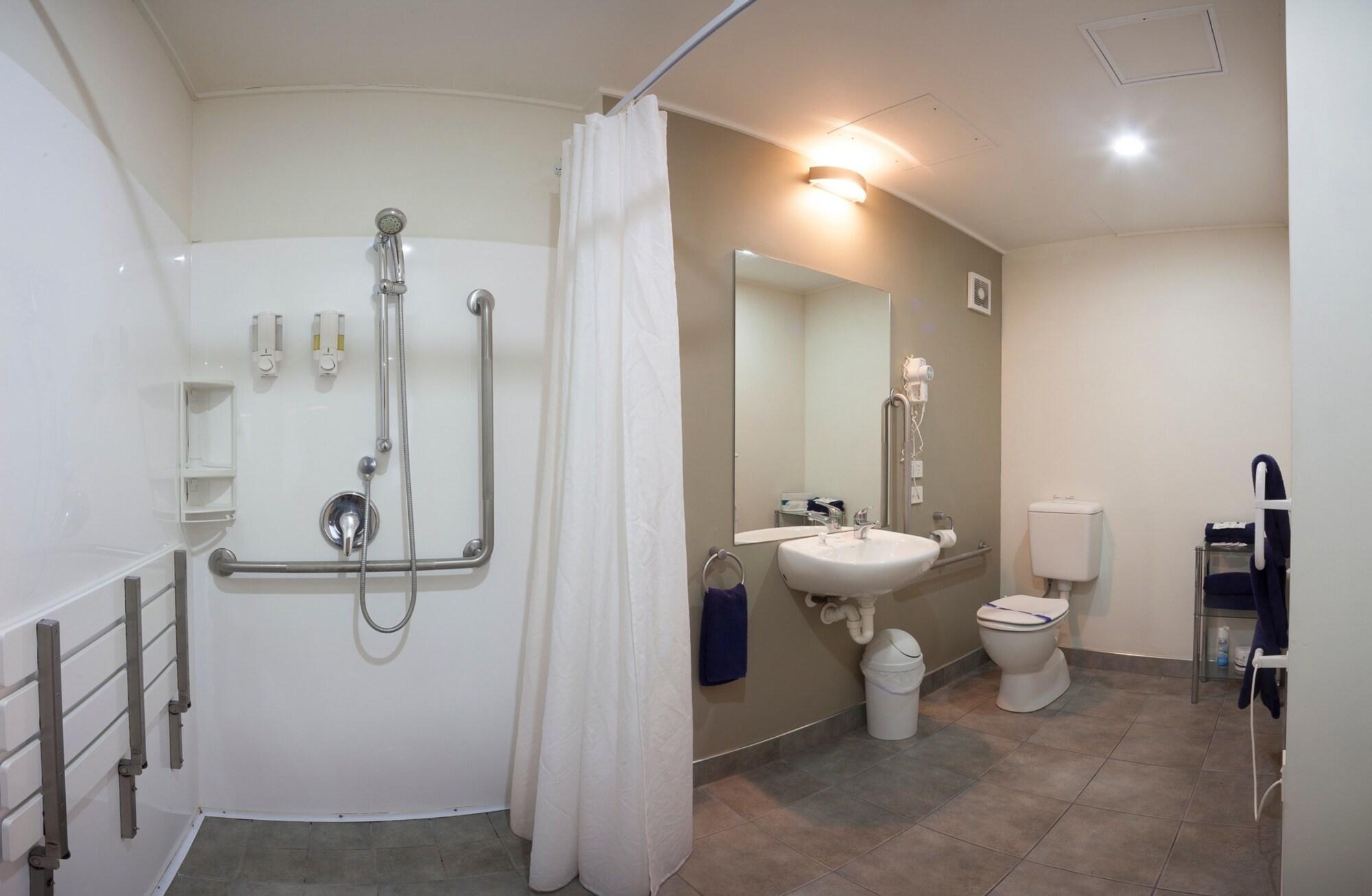 Landmark Manor Motel 4*