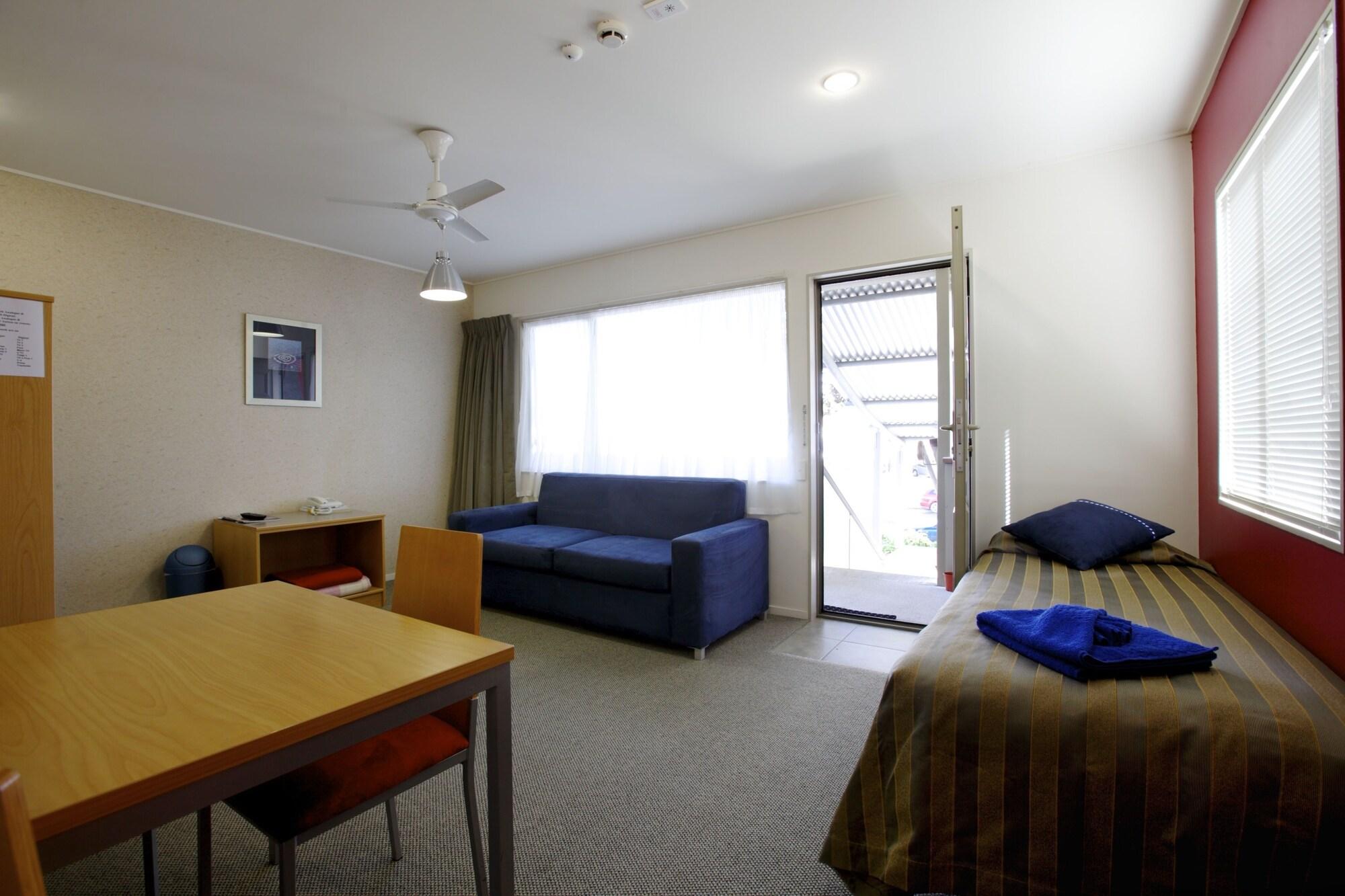 Landmark Manor Motel 4*