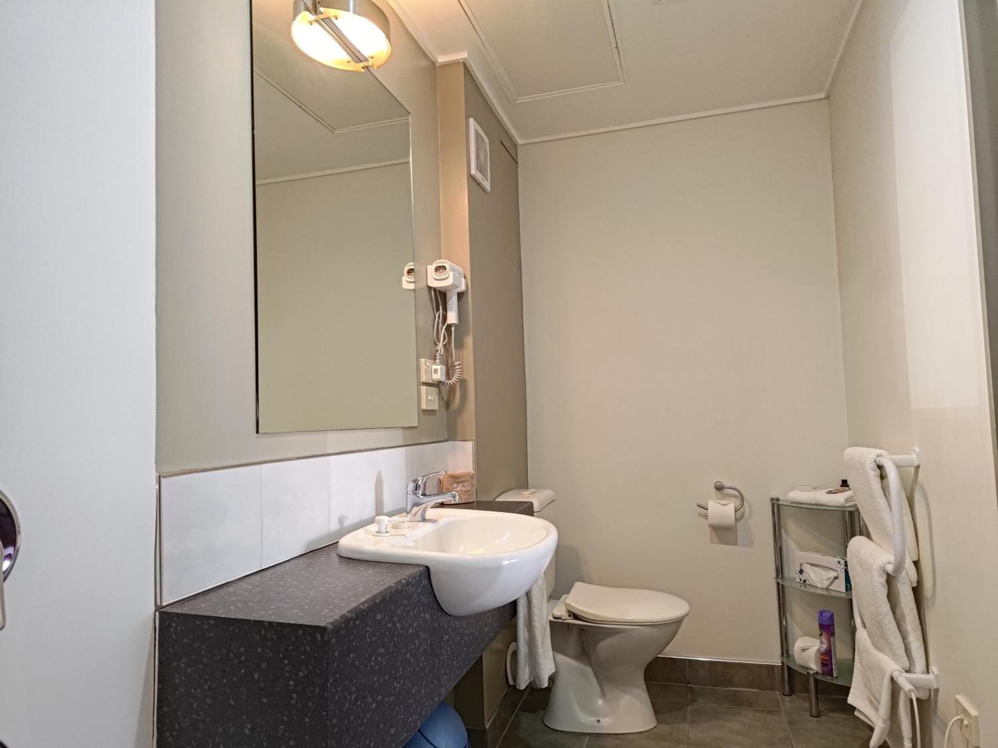 Landmark Manor 4*